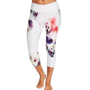 CALIA Women's Essential Tight Fit Printed Capris in floral geo.